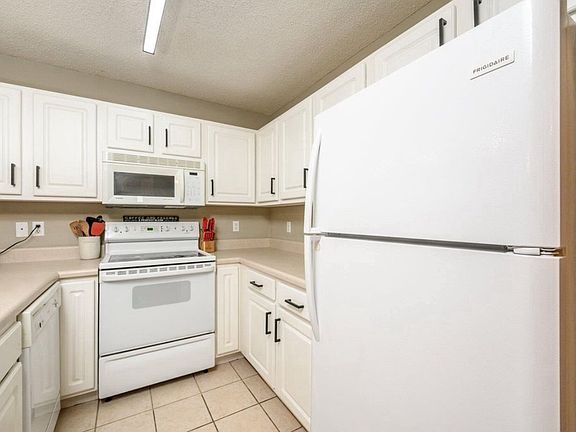 4th image of 964 Scenic Oak Ln #964
