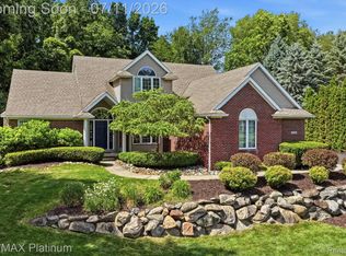 9159 Toddsway Dr, Brighton, MI 48114
