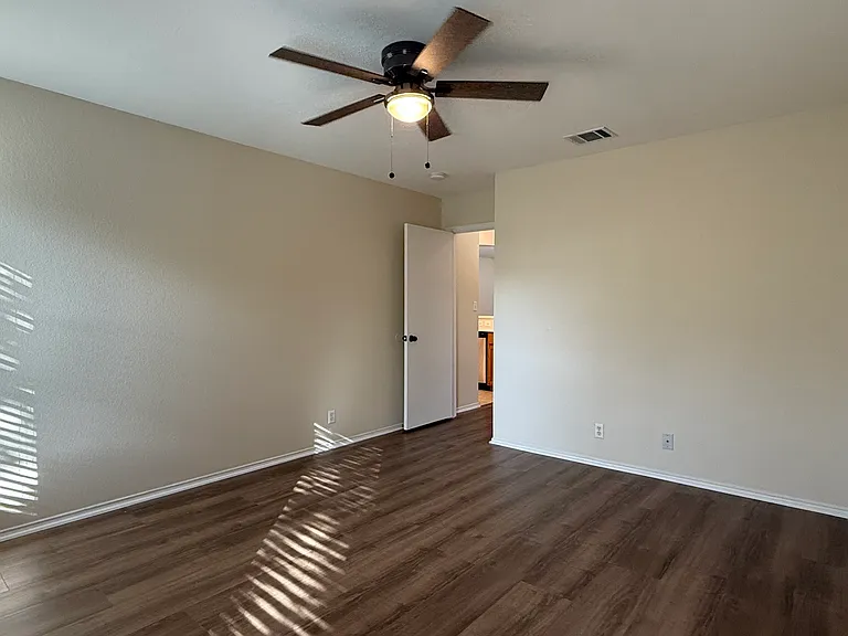 311 McCarthur Dr — Photo 14