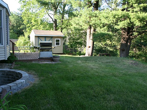 3rd image of 15 Iroquois Trl