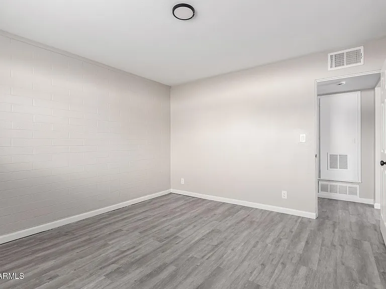 405 S Priest Dr — Photo 26