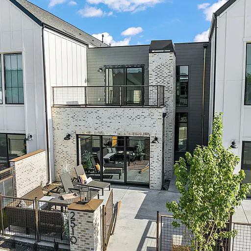 2450 W Iron Coop St #1 — Photo 14