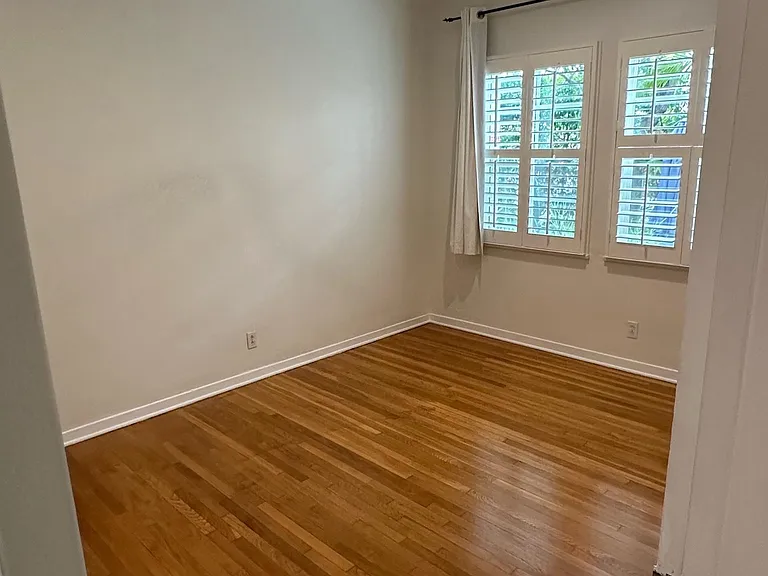 1057 Masselin Ave #1057 — Photo 15