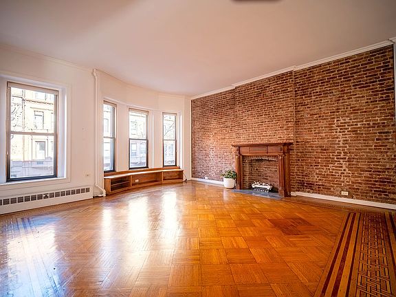 4th image of 28 W 89th St