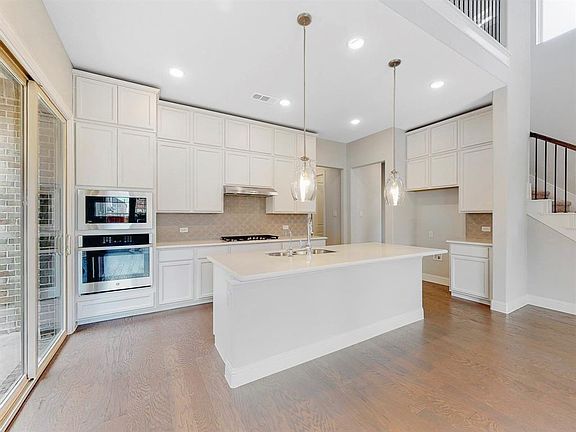 2nd image of 3664 Sevilla Dr