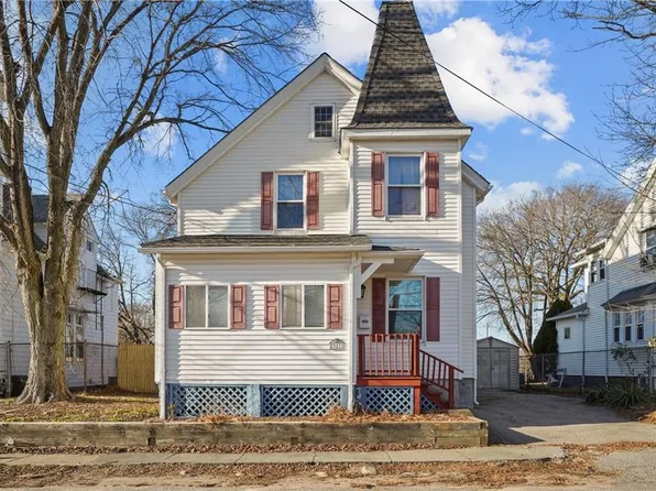327 Atlantic Ave, Warwick, RI 02888