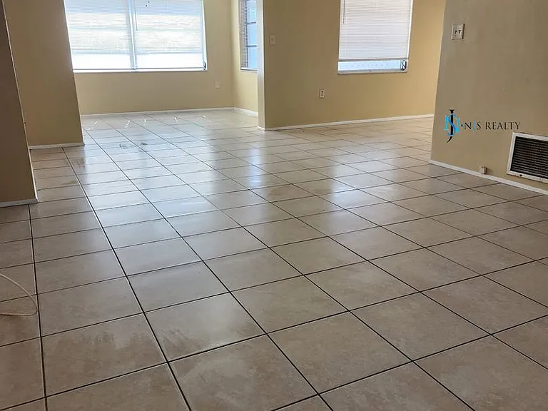 1350 Whitehall Ln — Photo 4