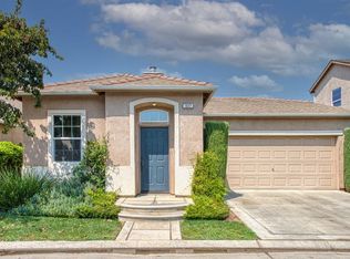 637 W Fontaine Ln, Clovis, CA 93619