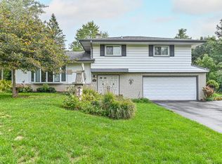 W136N8722 Esquire Rd, Menomonee Falls, WI 53051