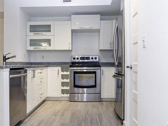 3rd image of 720 S Sapodilla Ave Ph 5