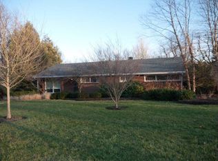 1570 Beacon Hill Rd, Lexington, KY 40504