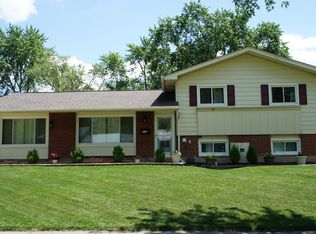 955 Olive St, Hoffman Estates, IL 60169