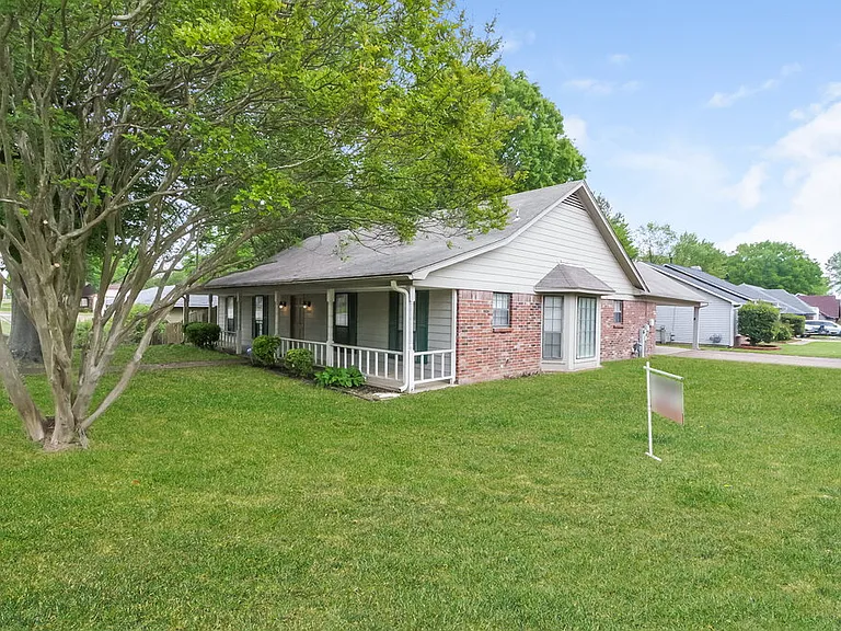 6708 Henredon Dr — Photo 3