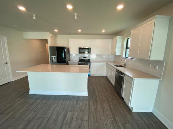 2nd image of 2931 Hibiscus Ave