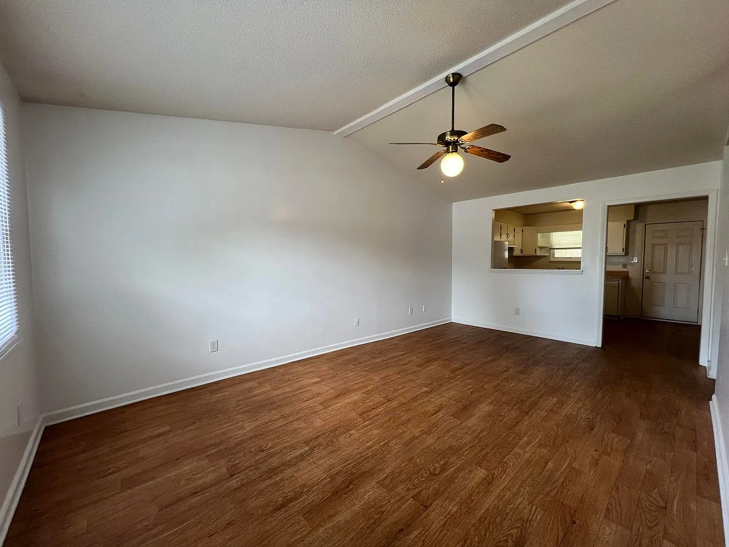 Convenient 2BR Duplex Minutes from Camp Lejeune — Photo 3