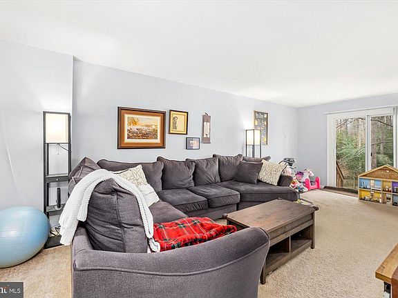 5th image of 10903 Crestwood Dr