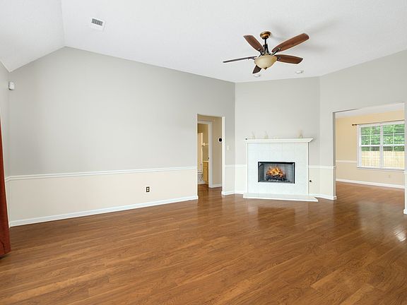 5th image of 3284 Don Valley Dr