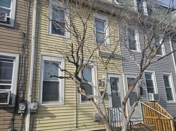 21 S Sussex St, Gloucester City, NJ 08030