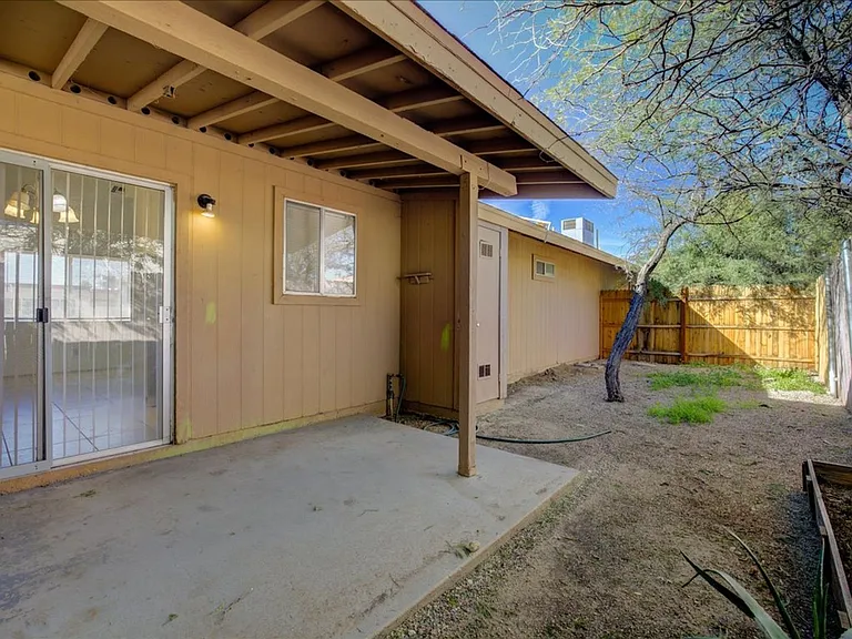 329-335 E Alturas St — Photo 16