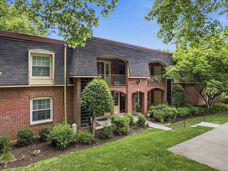 8114 A Colony Point Rd #G — Photo 5