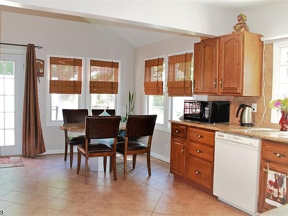 3rd image of 14 Hicks Ave
