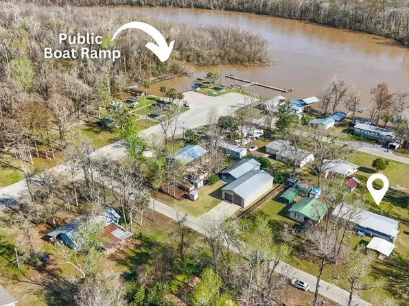 130 Warmouth Dr, Wewahitchka, FL 32465