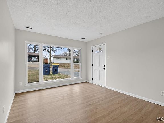 4th image of 9225 Corregidor Ave