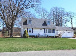 25 Newins St, Center Moriches, NY 11934