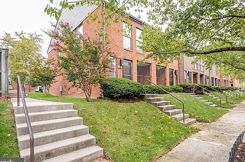 1813 Channing St NE Photo 1