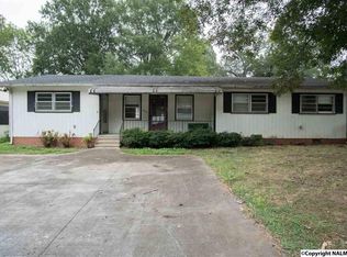 825 S Market St, Scottsboro, AL 35768