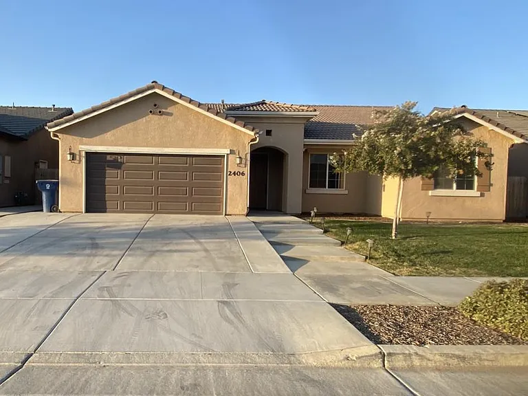 2406 Plantation Ave — Photo 1