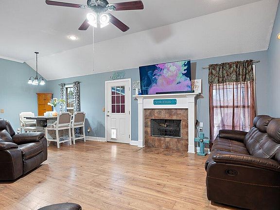 5th image of 628 Oak Ridge Way