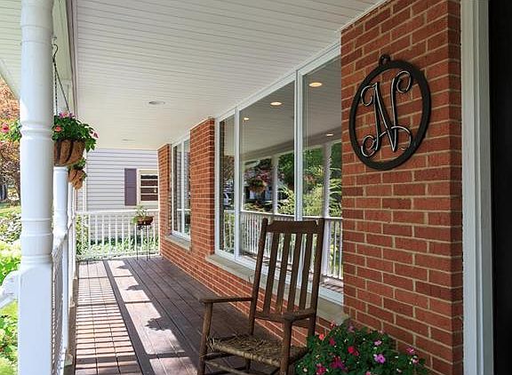 2nd image of 8 Sweetbriar Ln