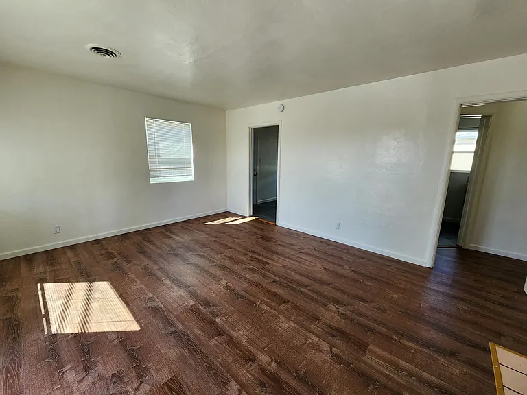 7238 Fulton St — Photo 3