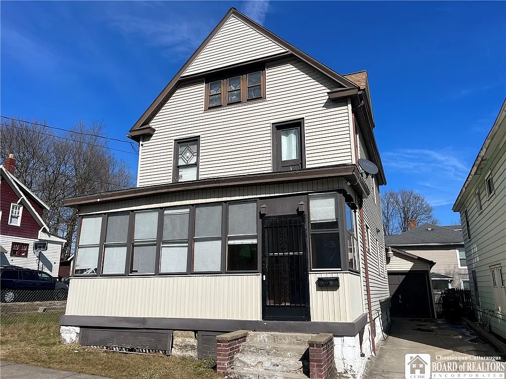 393 Buffalo St photo 1