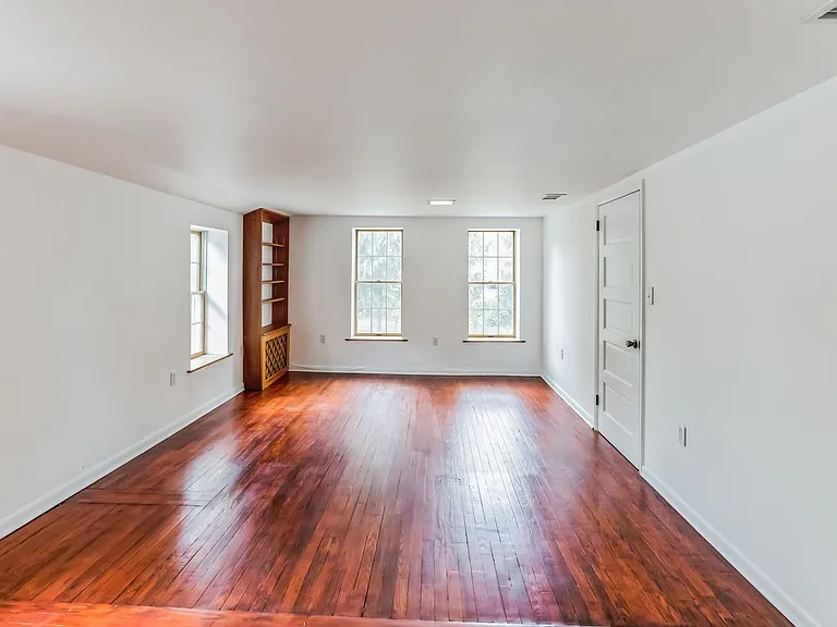 1425 N Line St — Photo 21