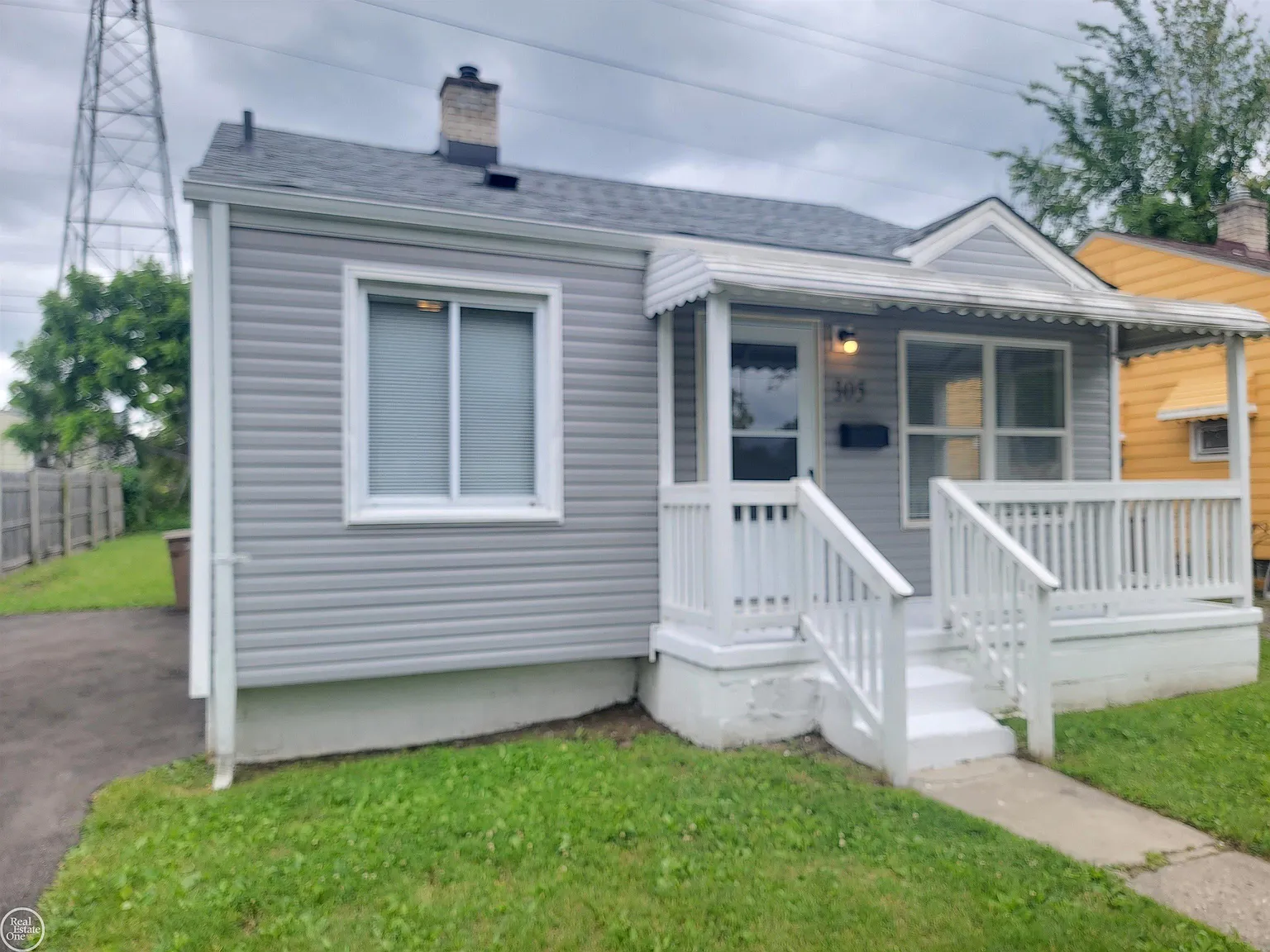 2 bed, 1.0 bath, 709 sqft, $1,300 — Photo 3