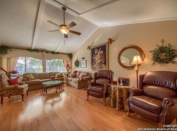 5th image of 466 Barcelona Dr