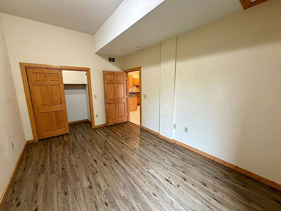 5th image of 436 Thayer St Unit 1