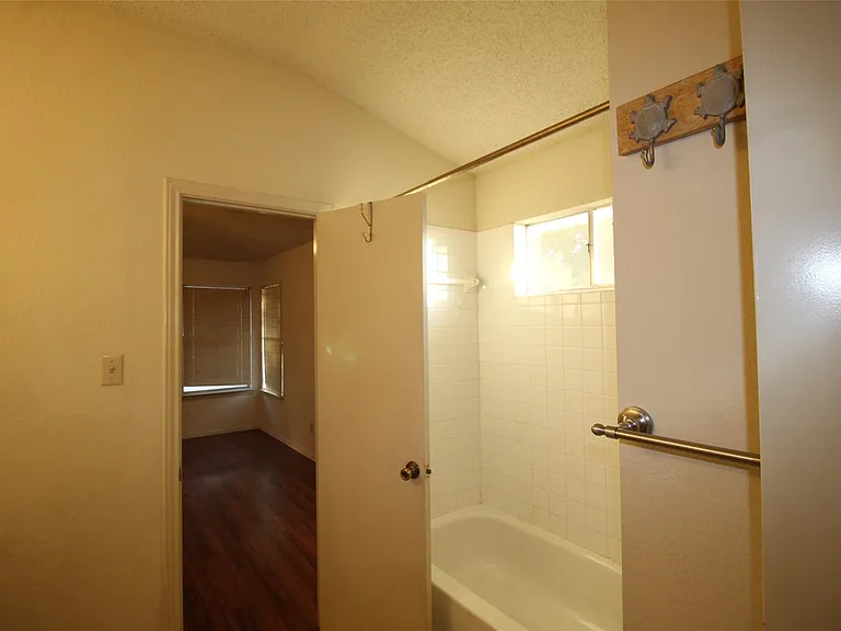 8622 Piney Creek Bnd — Photo 17