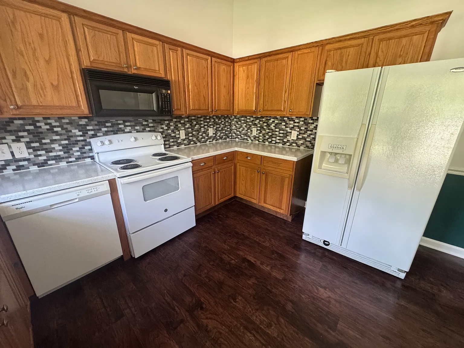 3 bed, 1305 sqft, $1,895 — Photo 3