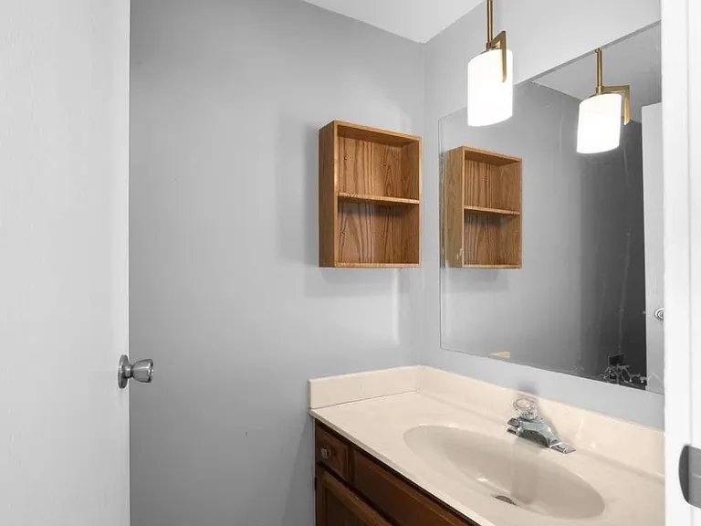 255 Gregory St — Photo 4