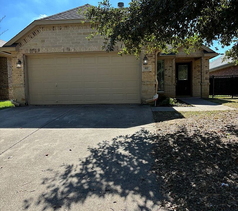 1st image of 817 Claycourt Cir