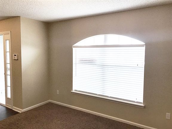 3rd image of 6427 Blue Leaf Ln