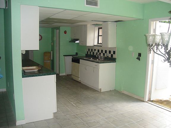 Spacious kitchen
