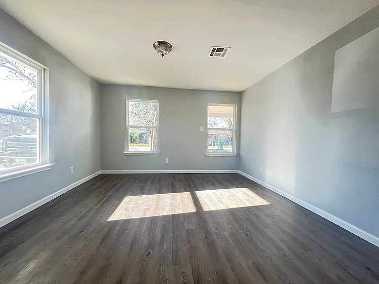 105 Chico St — Photo 9