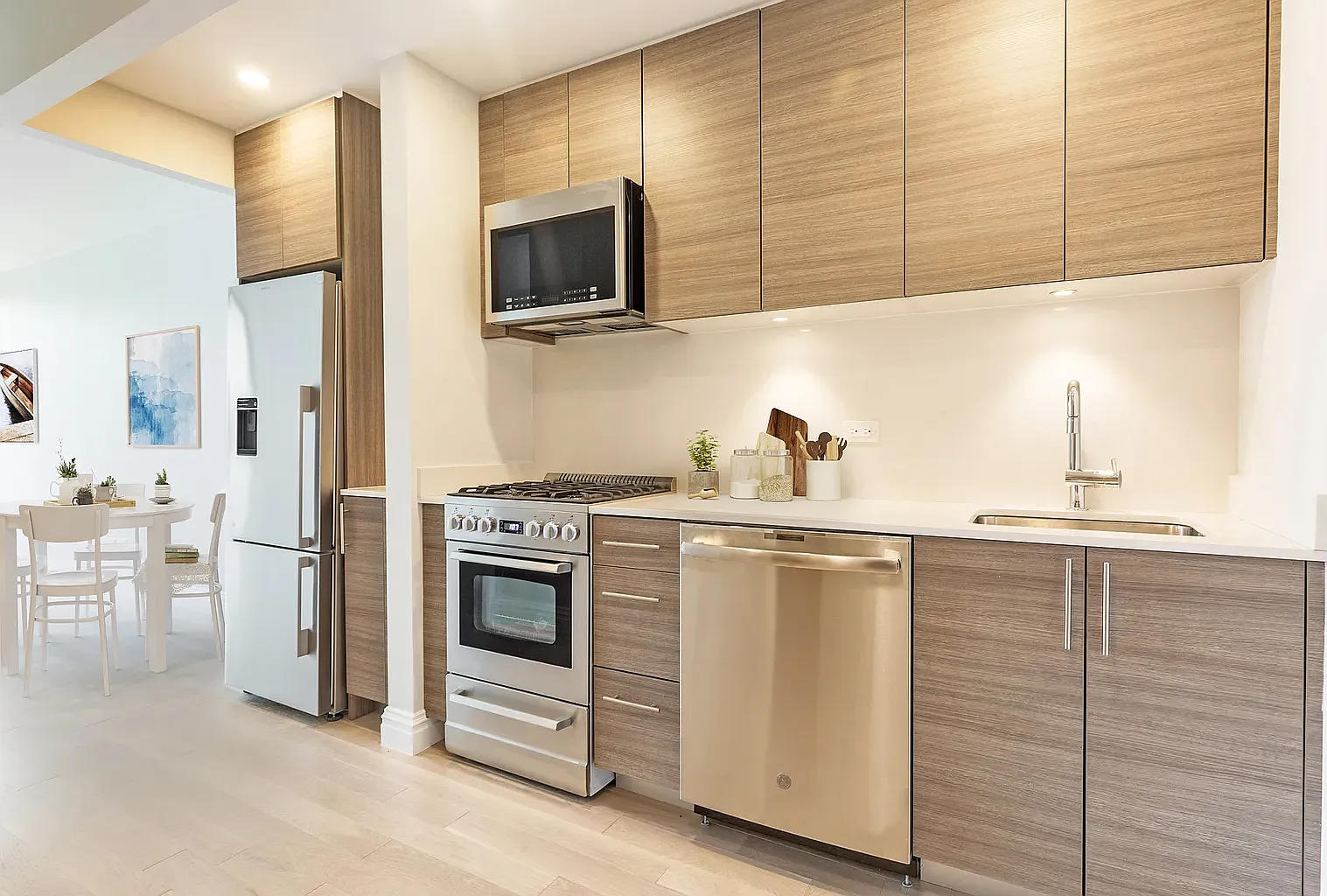 235 West 48th Street — Photo 3