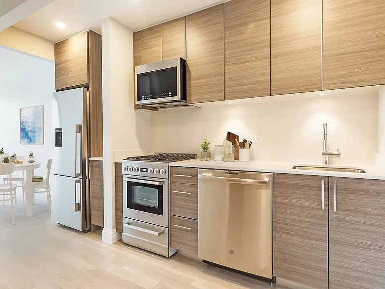 235 W 48th St #26F — Photo 3