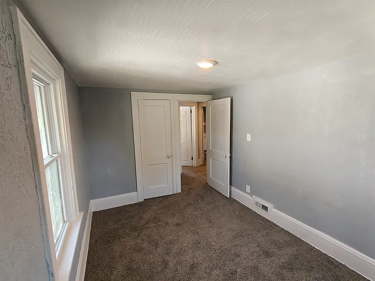 1252 W Waterloo Rd — Photo 13