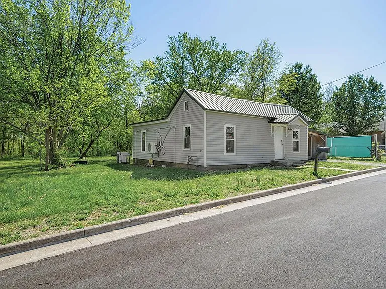 2706 Quincy St — Photo 2